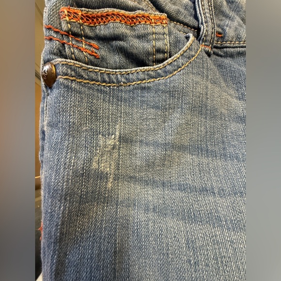 Sequin Hearts Women's Medium Blue Lightly Distressed, Cuffed Mid-Rise Capris. - Picture 2 of 3